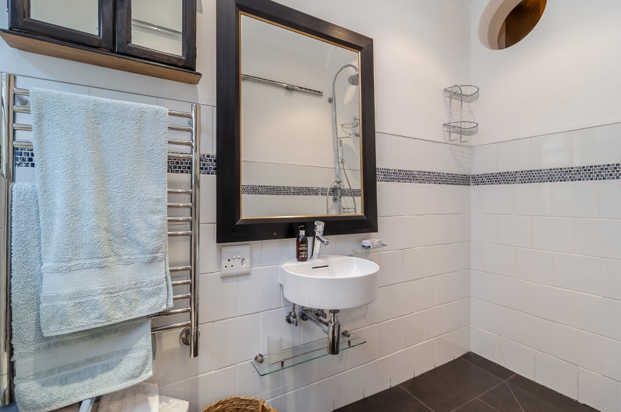 To Let 1 Bedroom Property for Rent in Vredehoek Western Cape